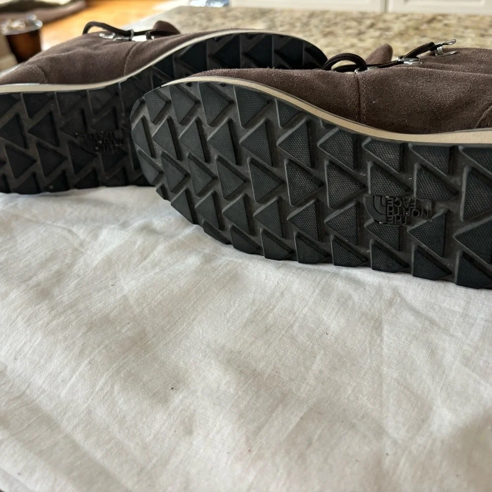 The North Face. HydroSeal waterproof boots. Size 4. Very‎ good condition